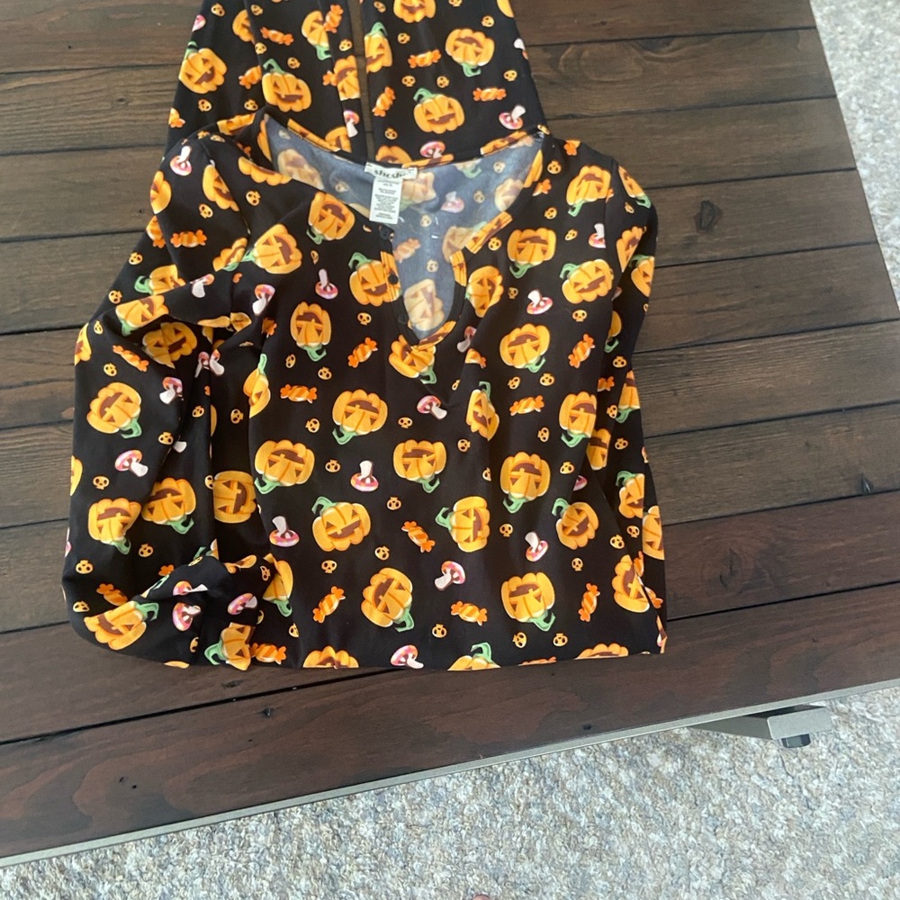 Shosho black jack-o’-lantern women’s size-XL onesie - Picture 6 of 7